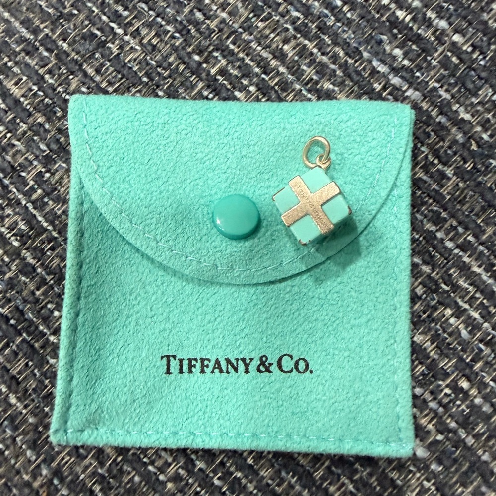 Tiffany & Co - Picture 2 of 3